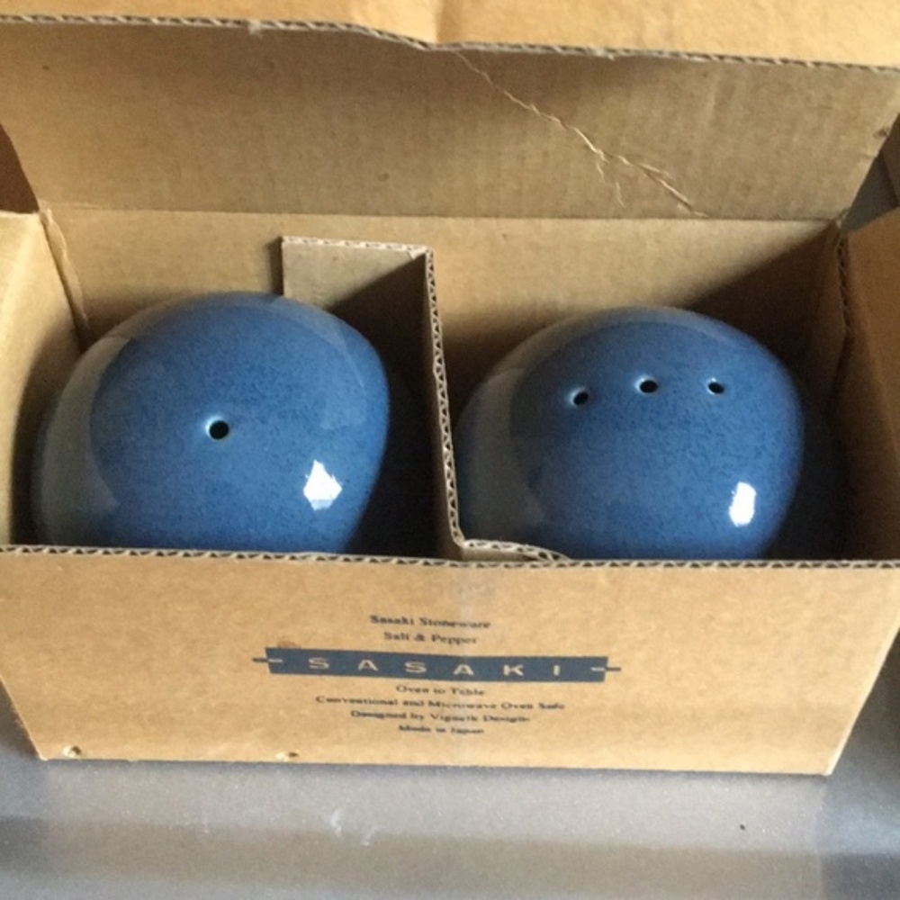 NIB Sasaki Colorstone Teal Salt & Pepper Shaker set Massimo Vignelli